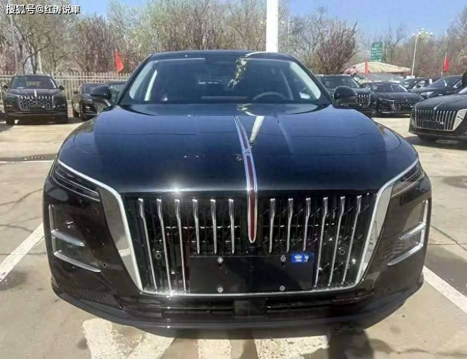 新款红旗H5到店内饰变化大换装电子怀挡配悬浮式中控大屏(图1)